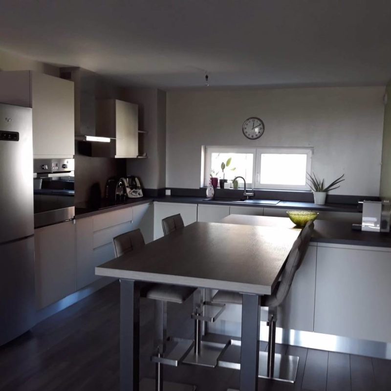 CUISINES AVEC ILOTS ET PLATEAUX DE TABLE Haguenau 0