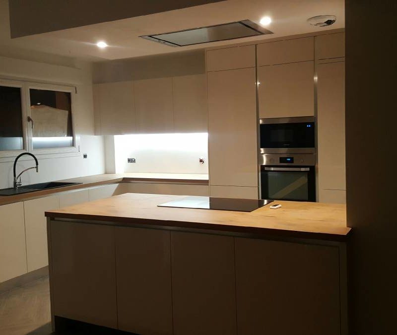 CUISINES AVEC HOTTE DE PLAFOND Schiltigheim 0