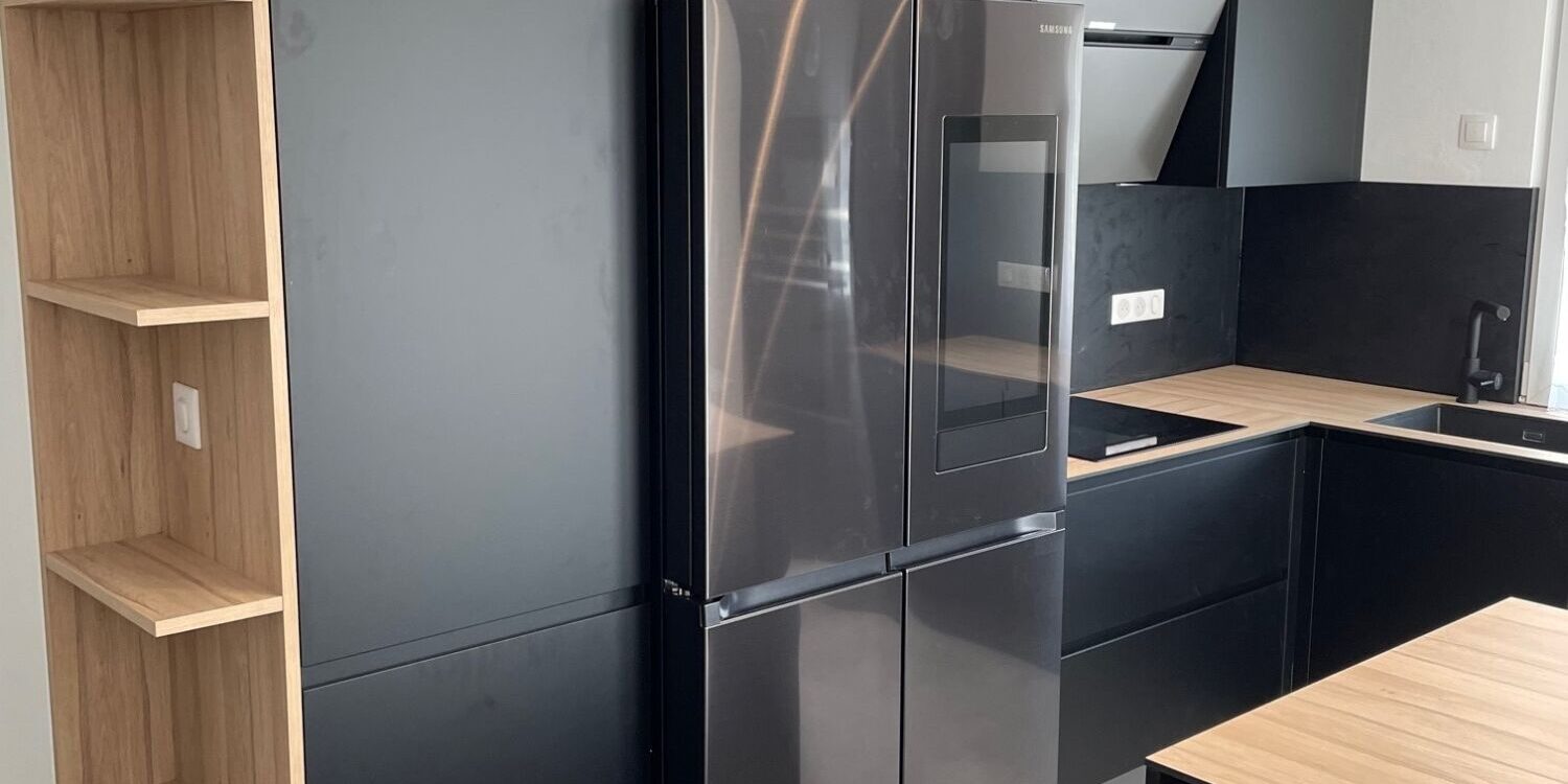 Pose cuisine secteur BERNOLSHEIM – Nouveaut&eacute;s – teinte noire mate avec poign&eacute;e int&eacute;gr&eacute;e Brumath